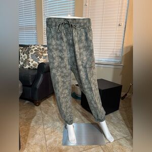 Orvis Women's Green Patterned Joggers